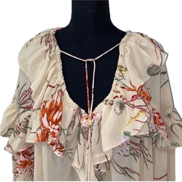 H&M Floral Print Low-cut Neckline Flow Chiffon
Top(Size Medium) - Picture 4 of 5